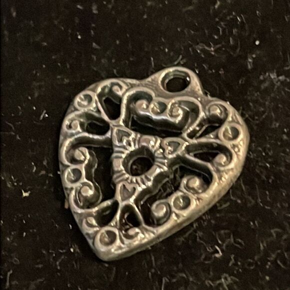 Vintage-1970s-0.75” silver tone scroll work heart charm/pendant with jump hoop - Picture 4 of 10